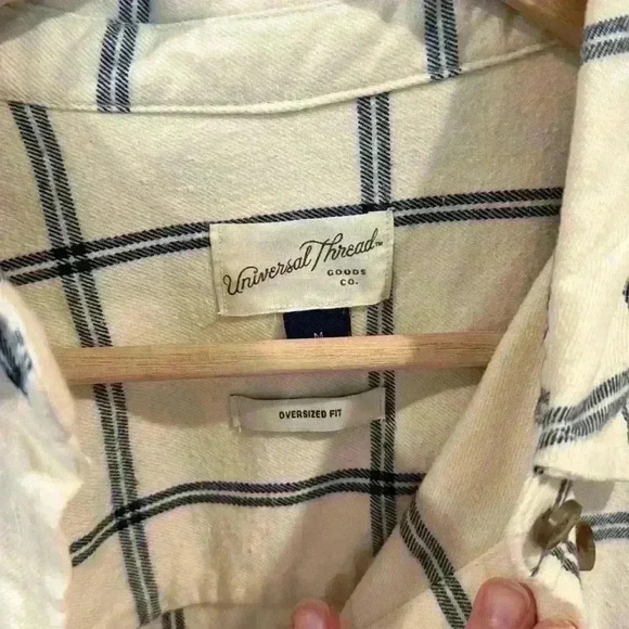 Universal Thread Women’s Oversized Fit Flannel Cream Blue 100% Cotton Size M - Picture 3 of 5